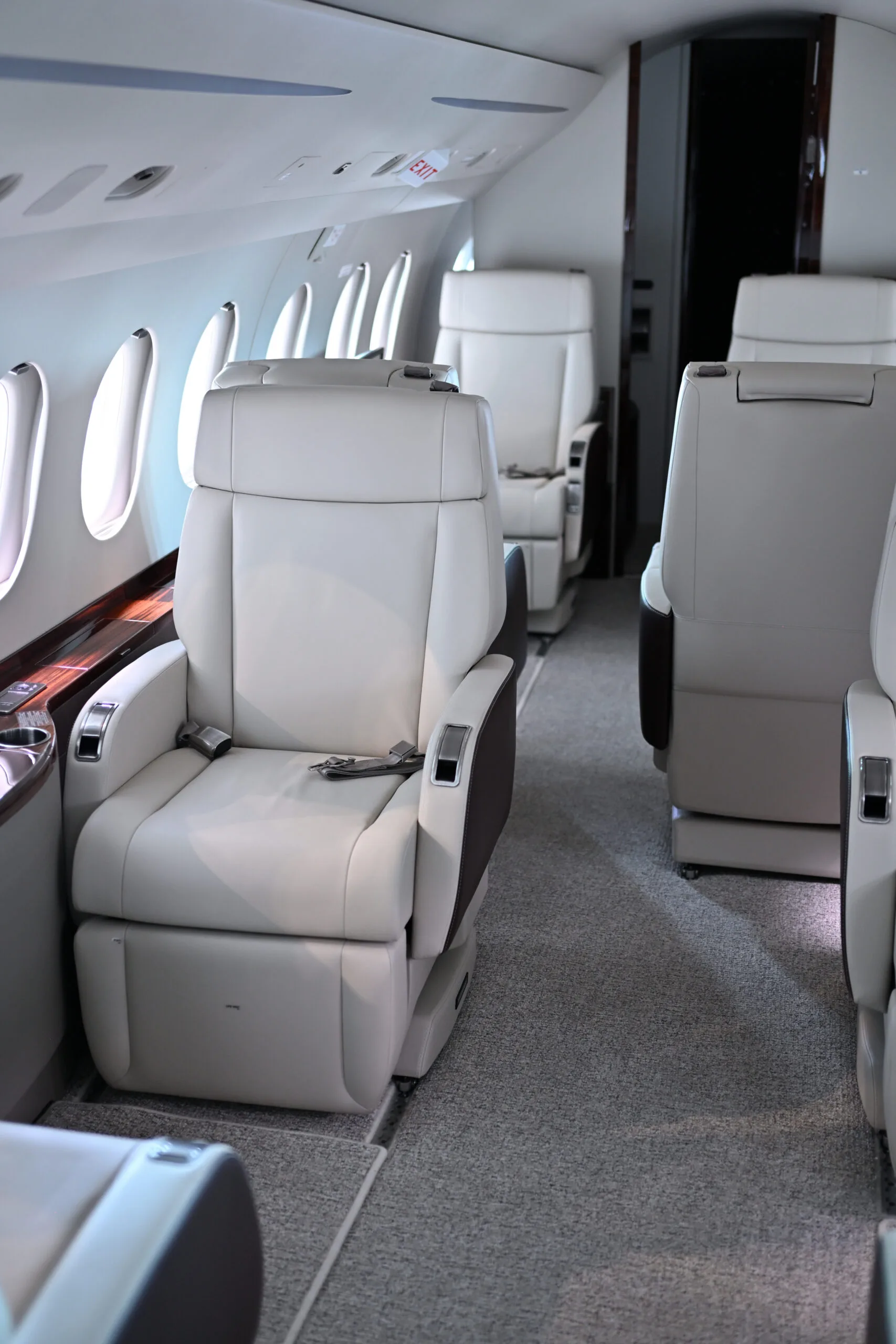 Cabin interior of a 2013 Dassault FALCON 2000S (°2013) - FLYINGGROUP Official Website.