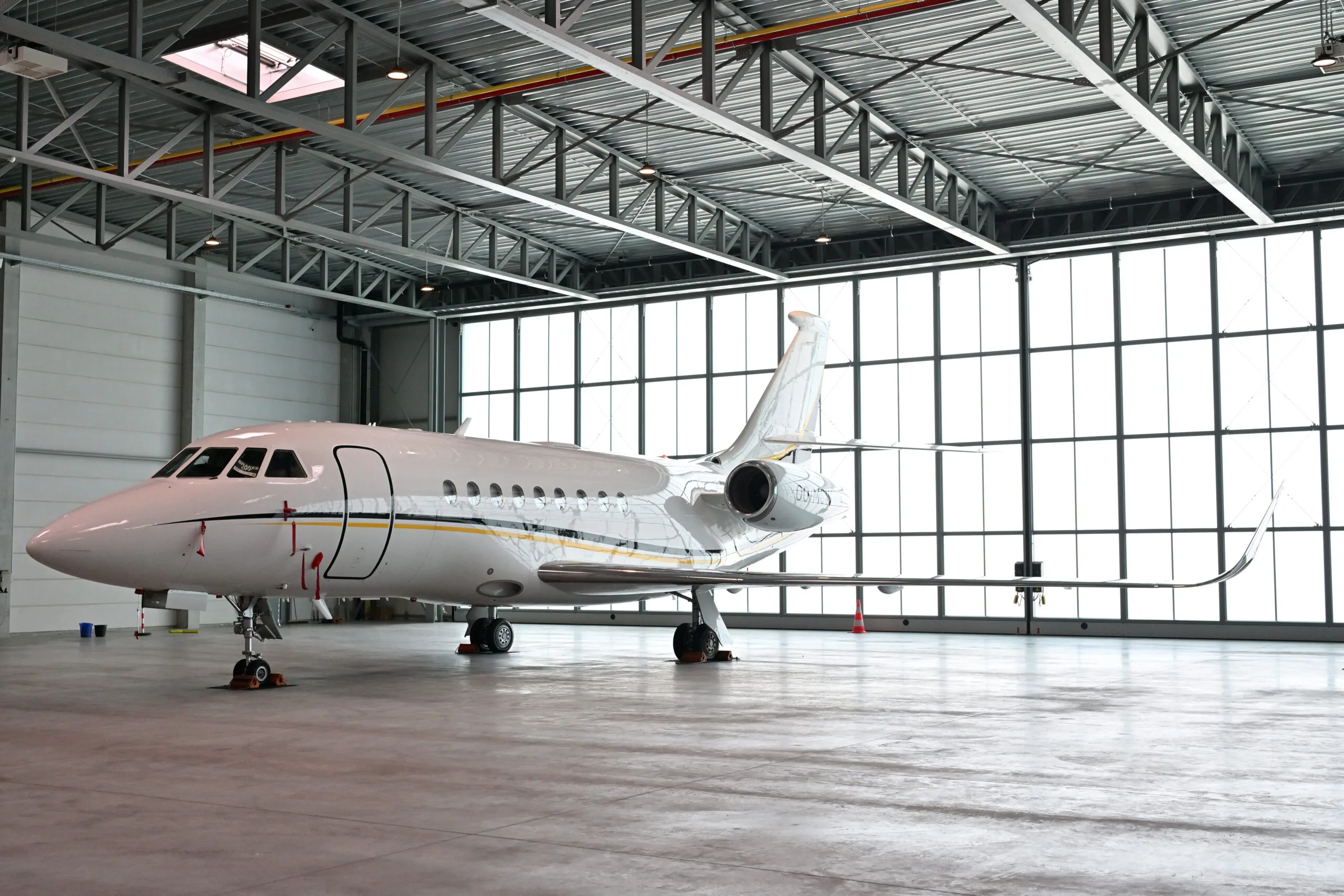 Cabin interior of a 2013 Dassault FALCON 2000S (°2013) - FLYINGGROUP Official Website.