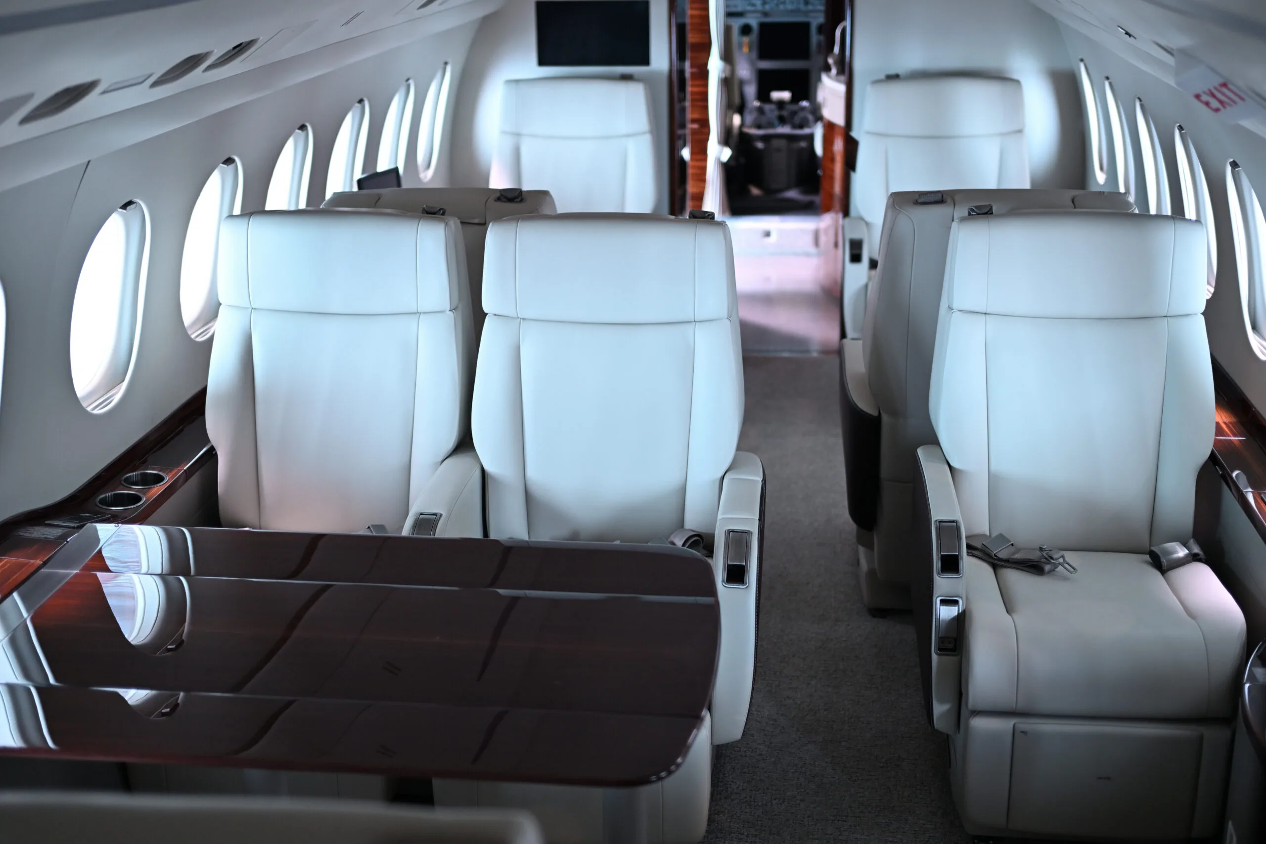 Cabin interior of a 2013 Dassault FALCON 2000S (°2013) - FLYINGGROUP Official Website.