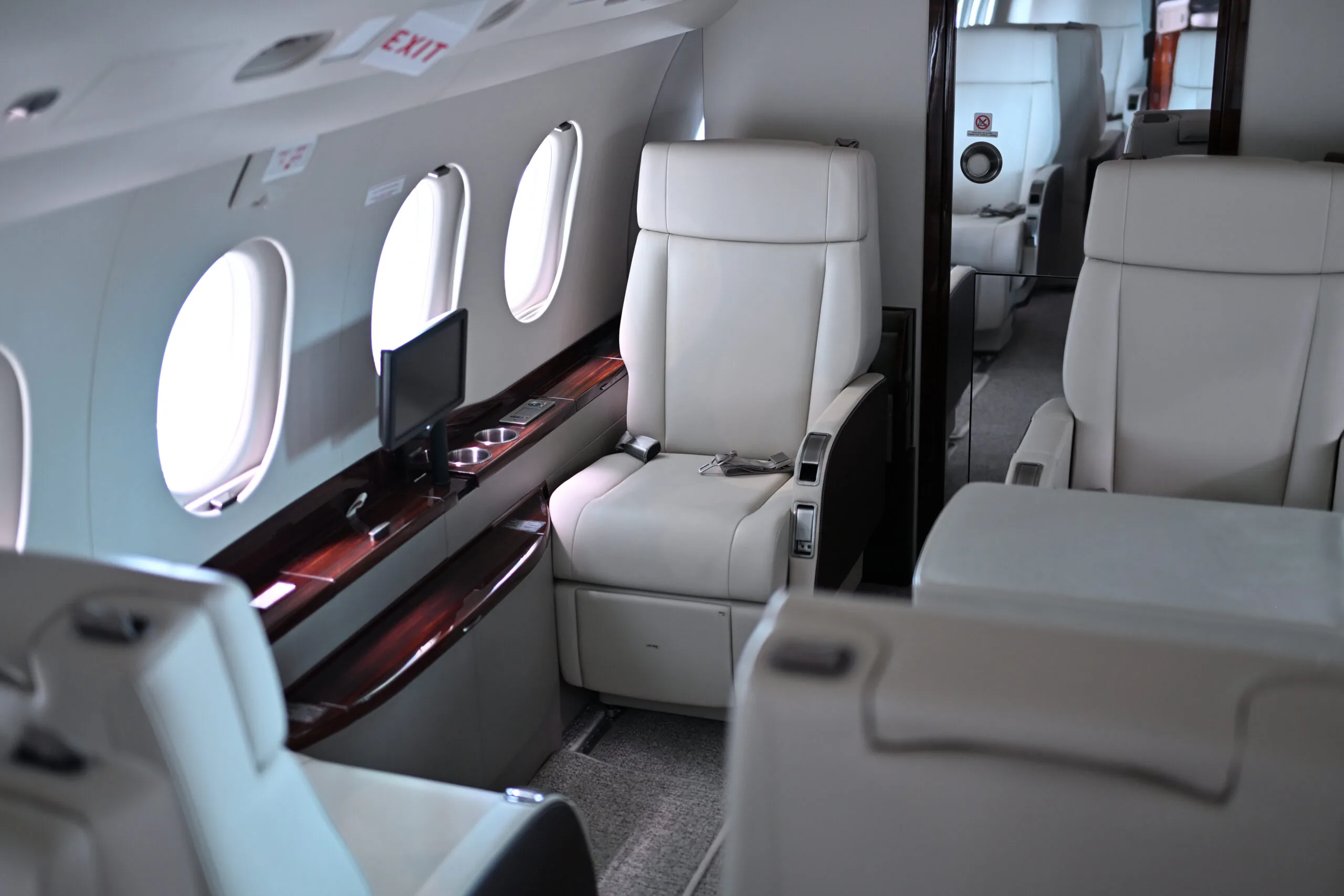 Cabin interior of a 2013 Dassault FALCON 2000S (°2013) - FLYINGGROUP Official Website.