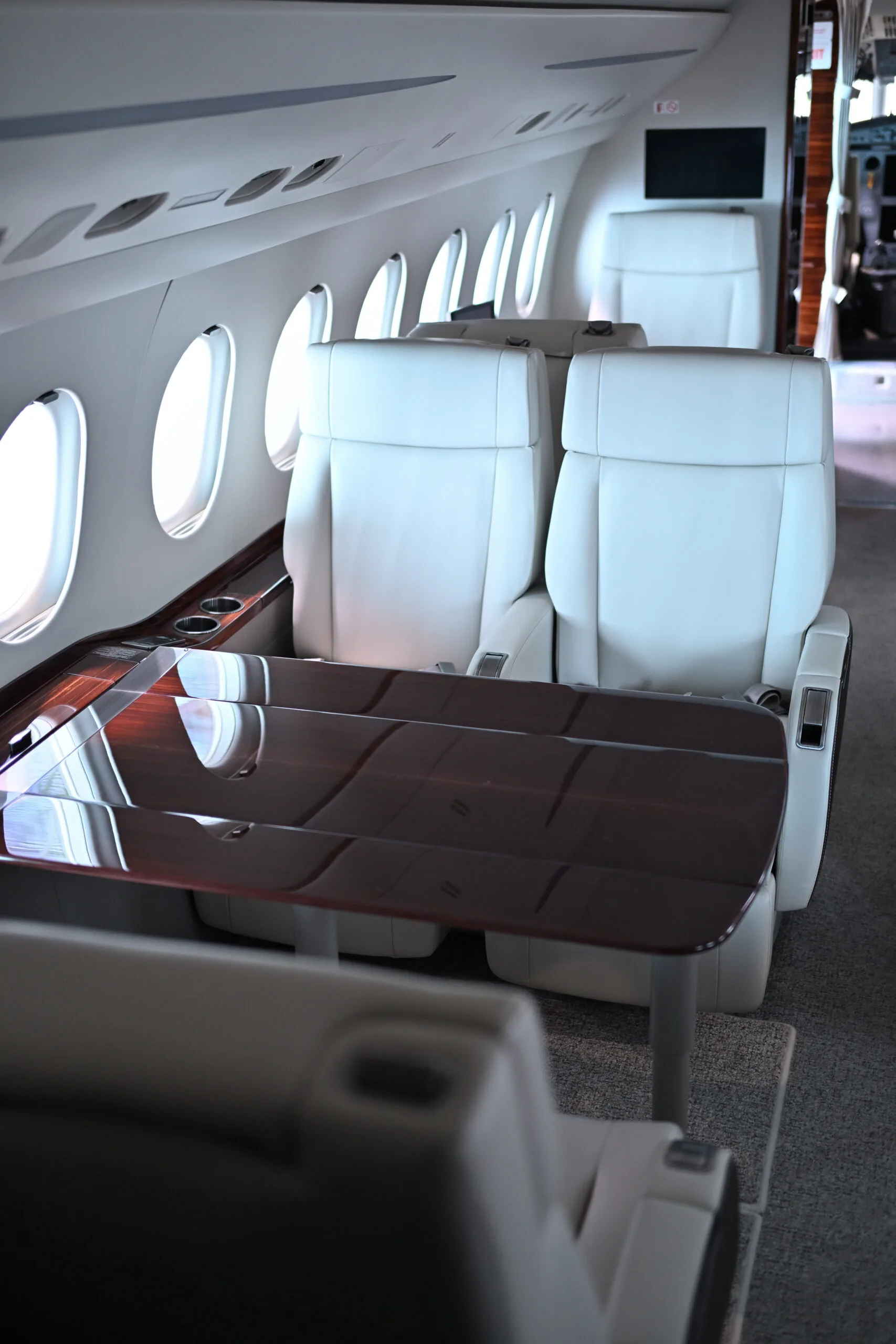 Cabin interior of a 2013 Dassault FALCON 2000S (°2013) - FLYINGGROUP Official Website.