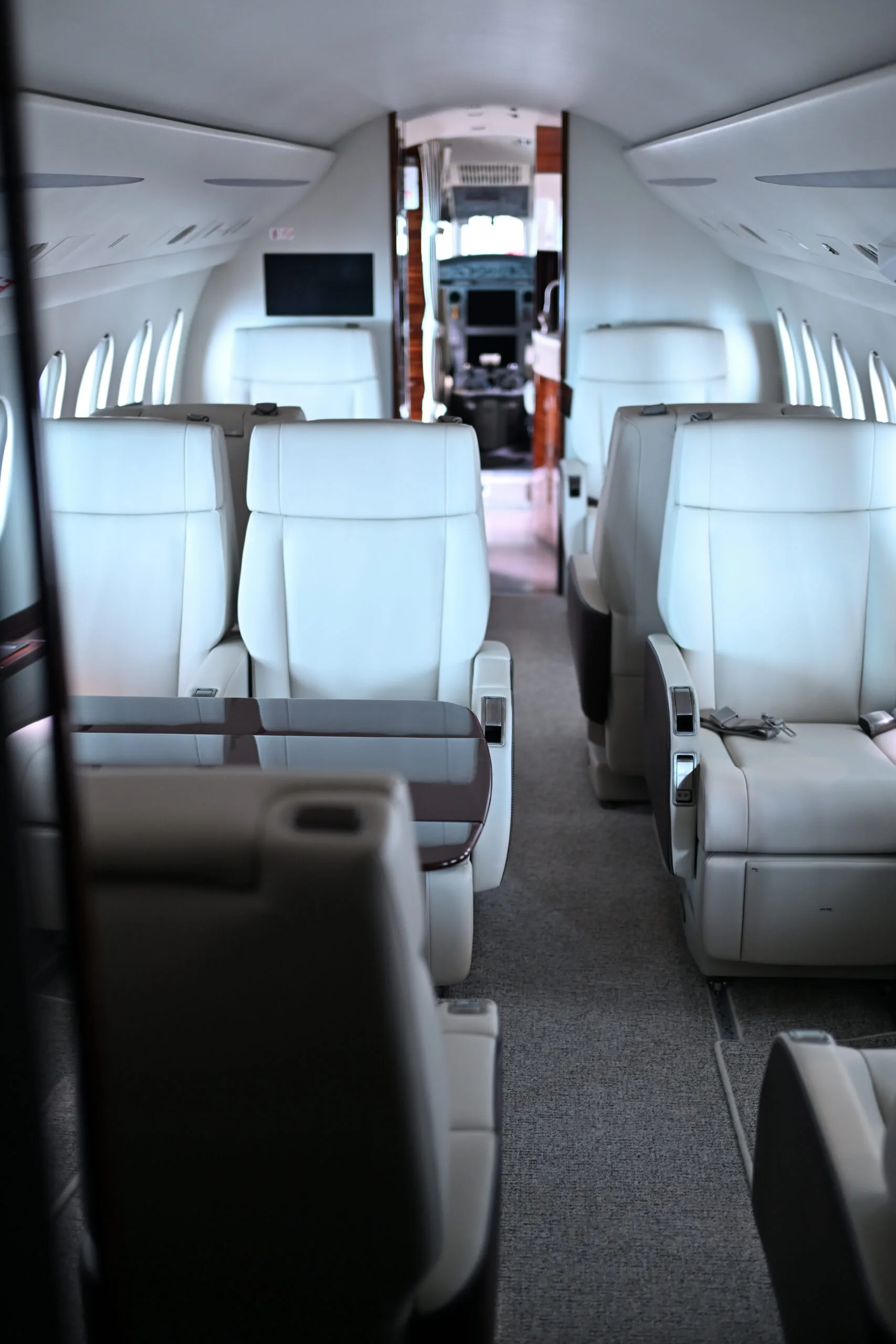 Cabin interior of a 2013 Dassault FALCON 2000S (°2013) - FLYINGGROUP Official Website.
