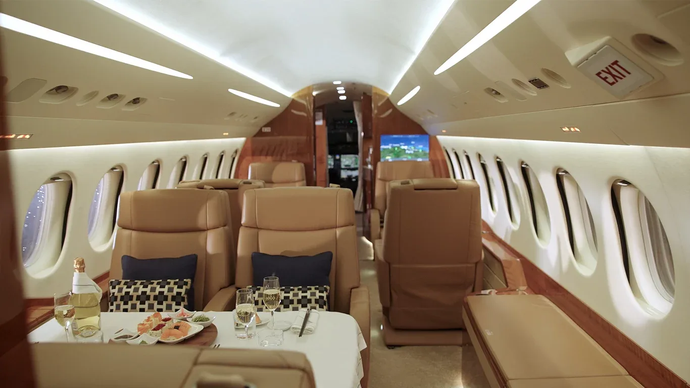Cabin interior of a 2020 Dassault FALCON 7X (°2020) - FLYINGGROUP Official Website %.