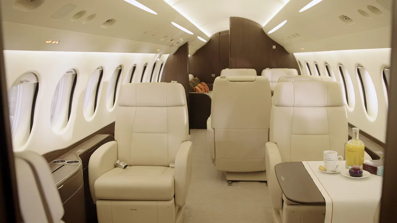 Cabin interior of a 2020 Dassault FALCON 7X (°2020) - FLYINGGROUP Official Website.
