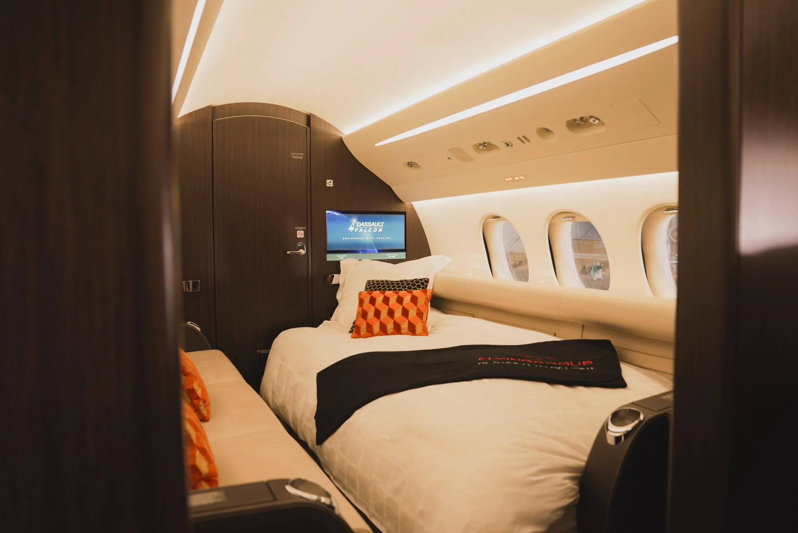 Cabin interior of a 2020 Dassault FALCON 7X (°2020) - FLYINGGROUP Official Website.