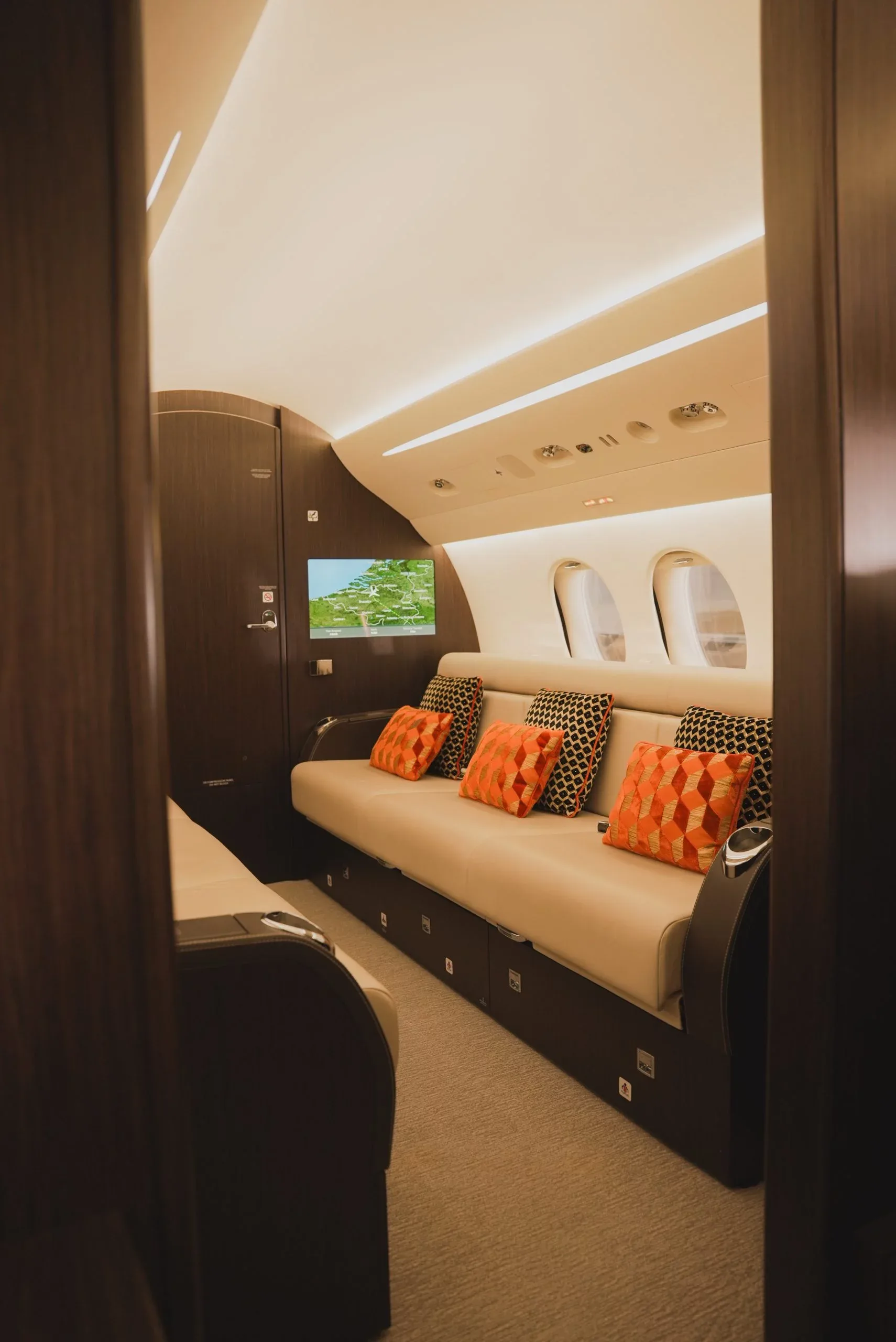 Cabin interior of a 2020 Dassault FALCON 7X (°2020) - FLYINGGROUP Official Website.