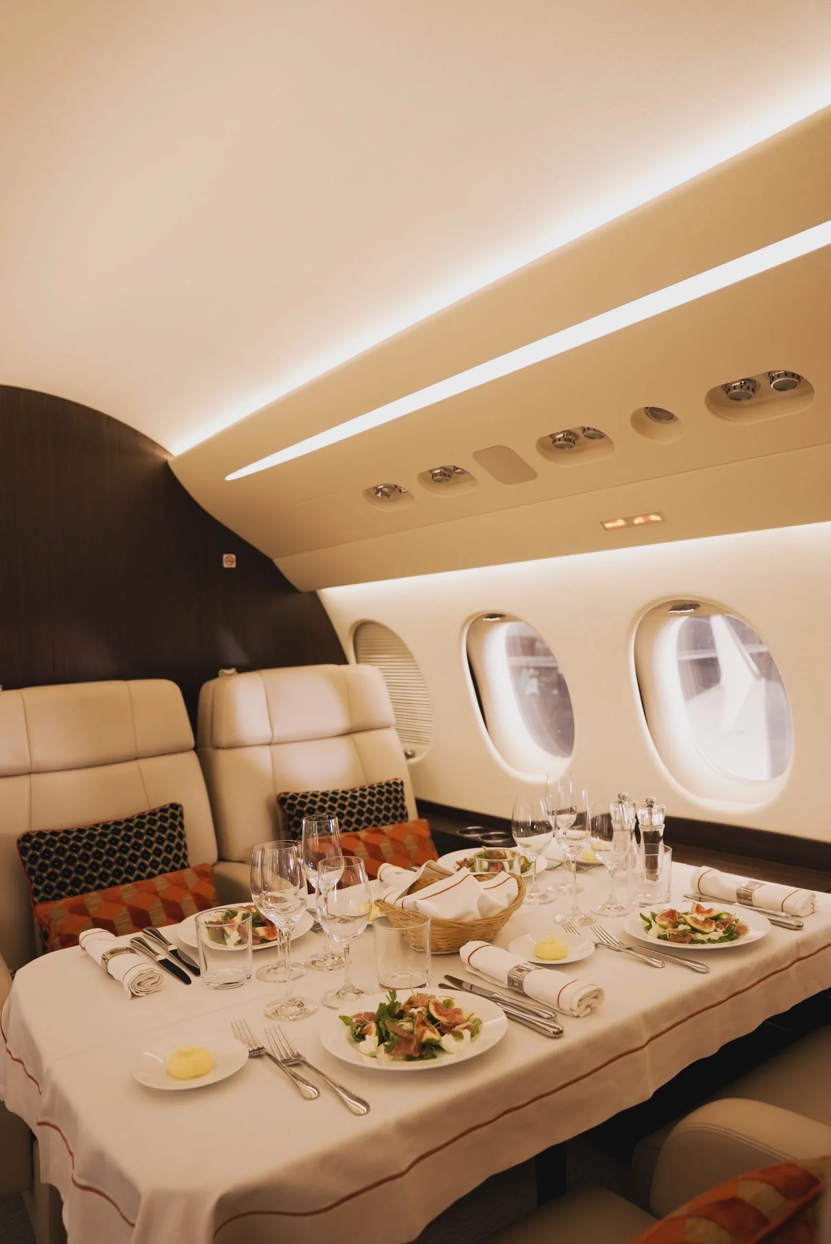 Cabin interior of a 2020 Dassault FALCON 7X (°2020) - FLYINGGROUP Official Website.