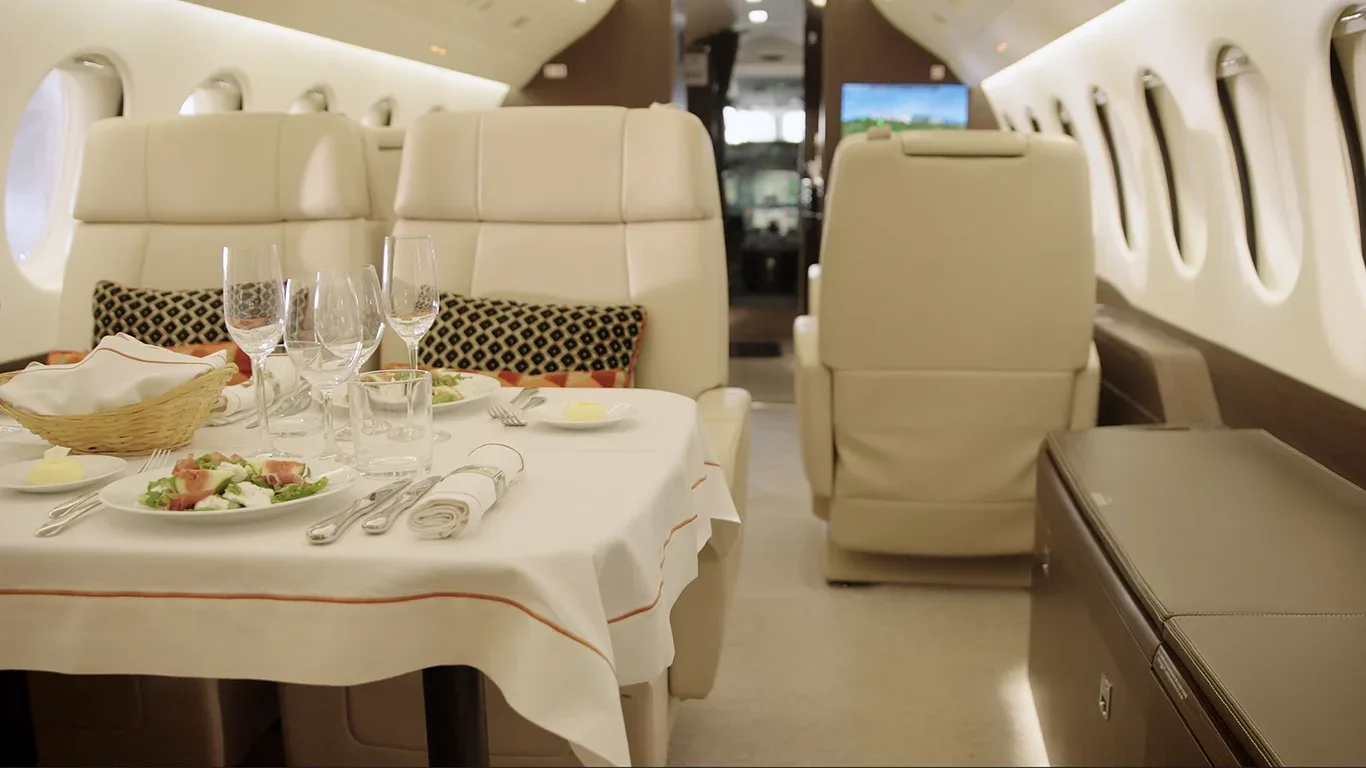 Cabin interior of a 2020 Dassault FALCON 7X (°2020) - FLYINGGROUP Official Website.