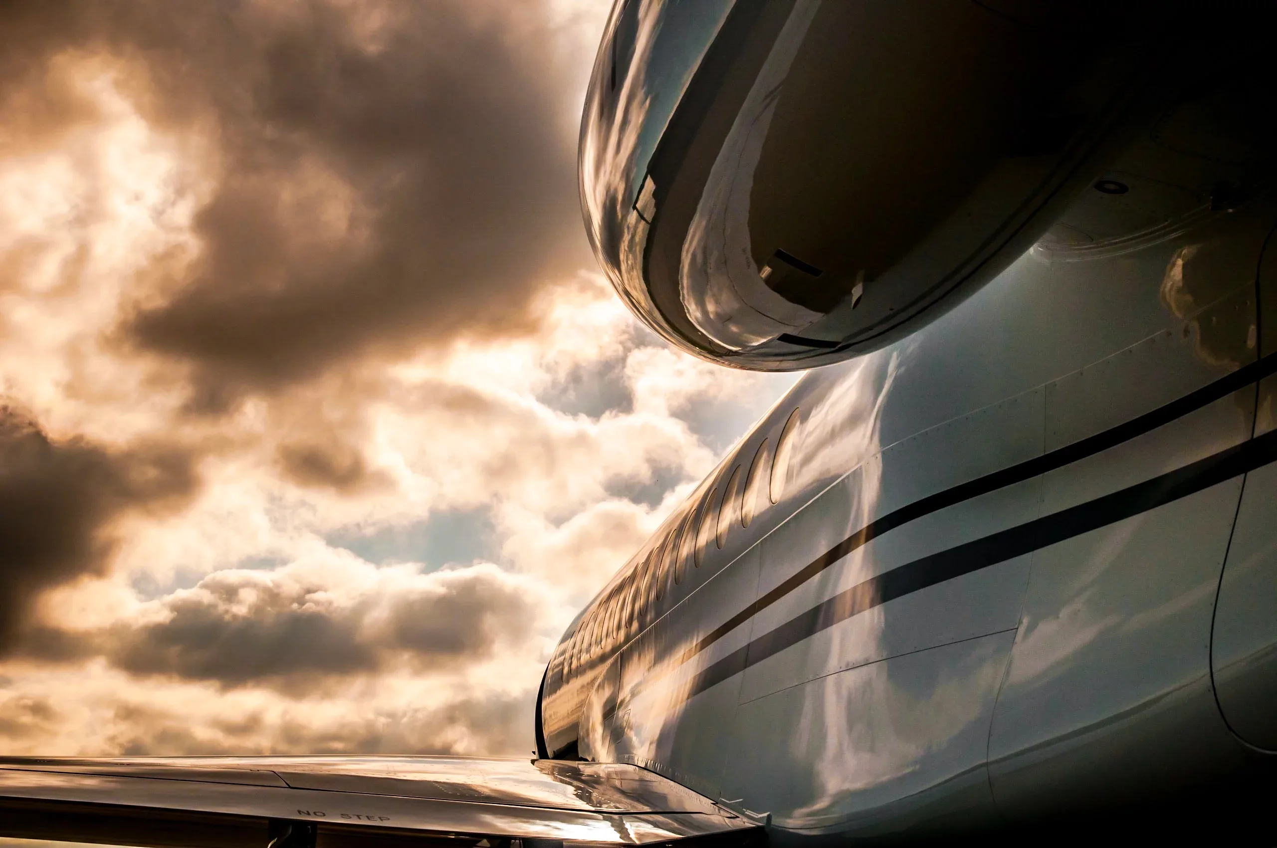 Exterior view of a 2015 Dassault FALCON 7X (°2015) - FLYINGGROUP Official Website.