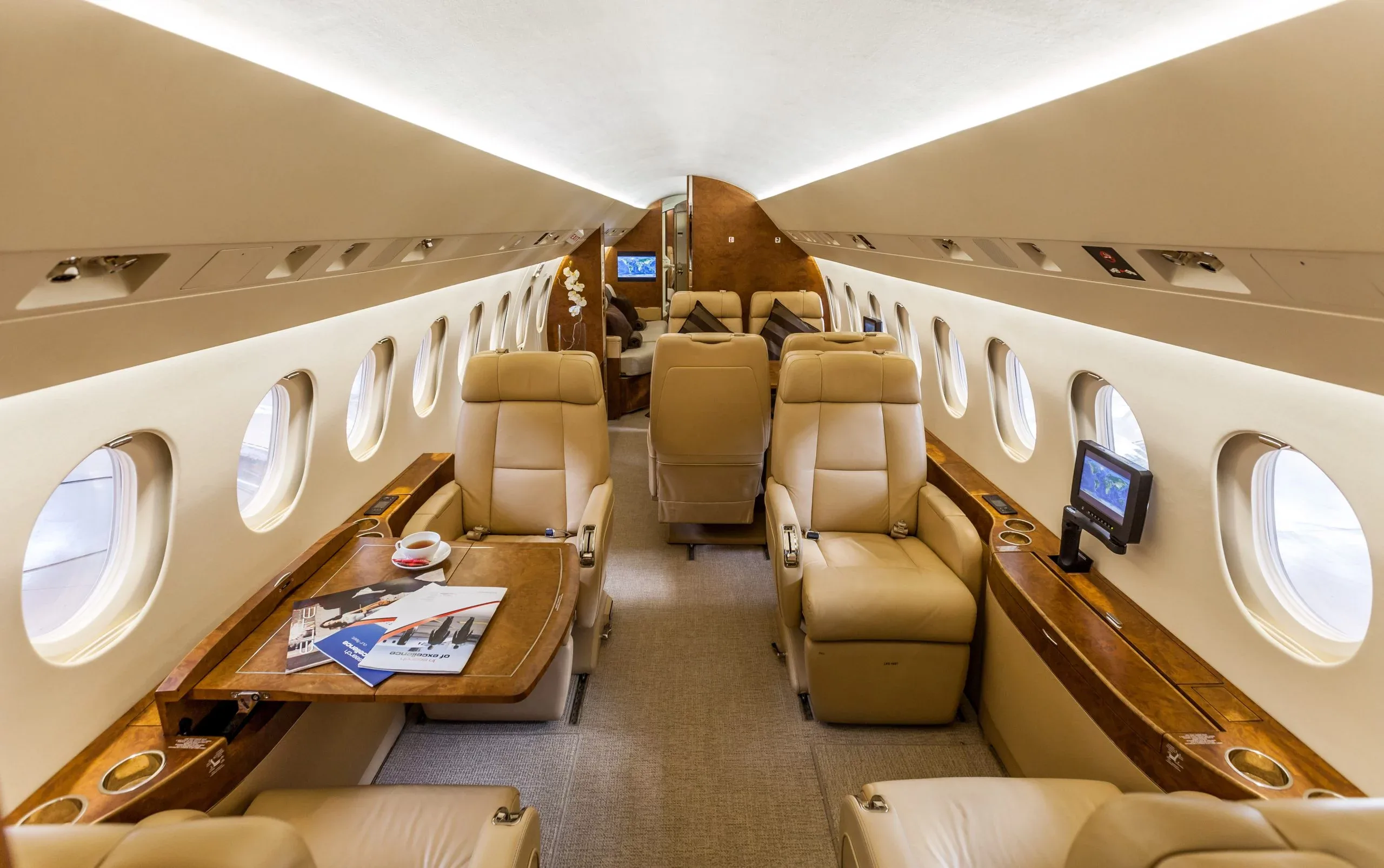 Cabin interior of a 2011 Dassault FALCON 900EXY (°2011) - FLYINGGROUP Official Website.