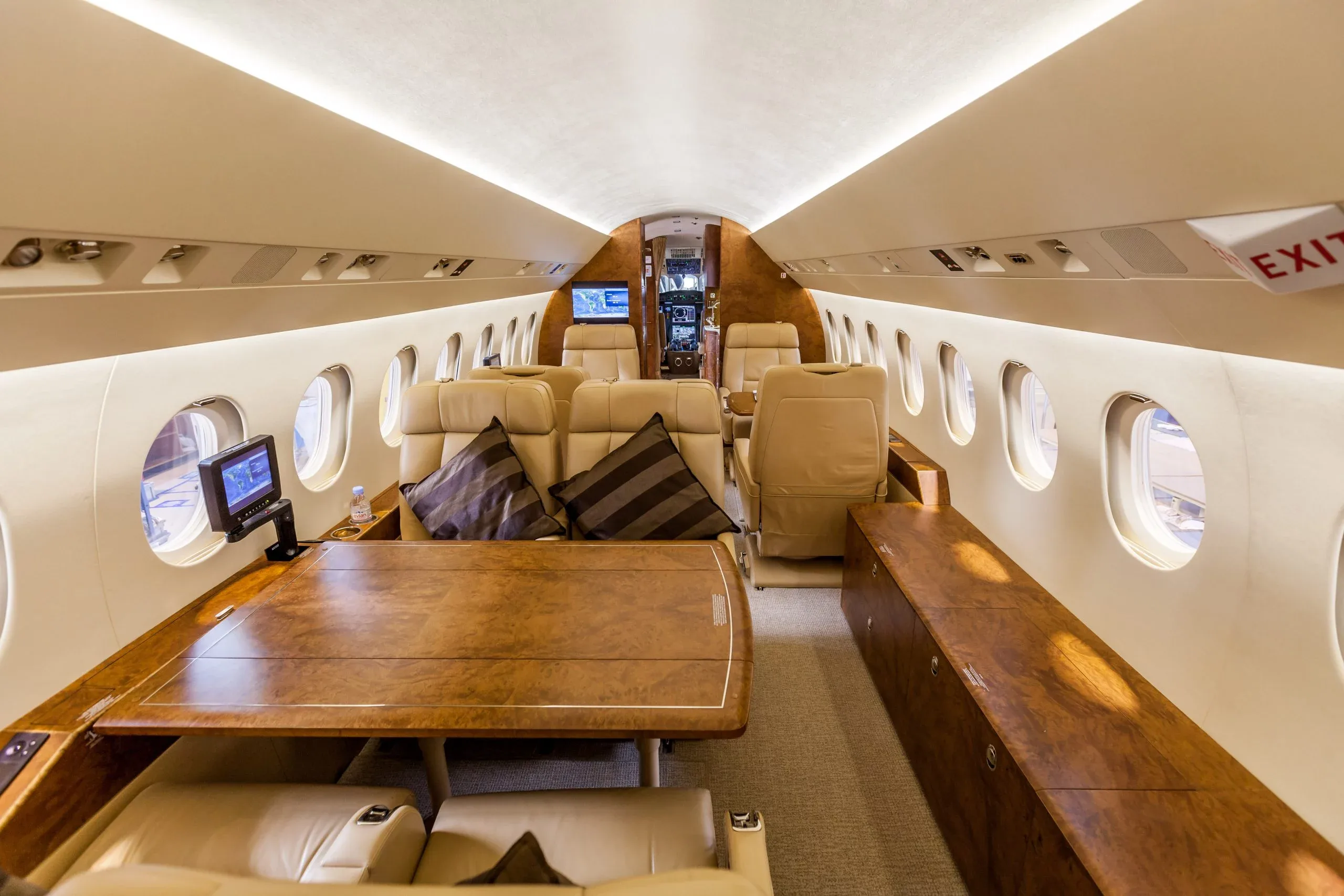 Cabin interior of a 2011 Dassault FALCON 900EXY (°2011) - FLYINGGROUP Official Website.