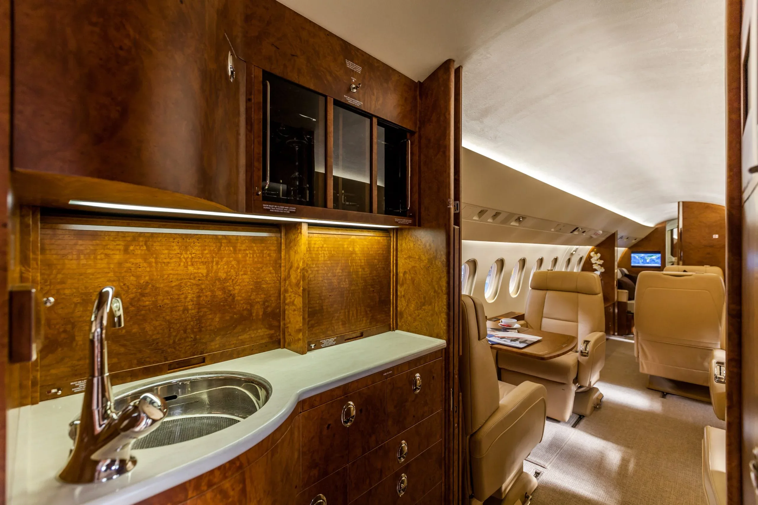 Cabin interior of a 2011 Dassault FALCON 900EXY (°2011) - FLYINGGROUP Official Website.