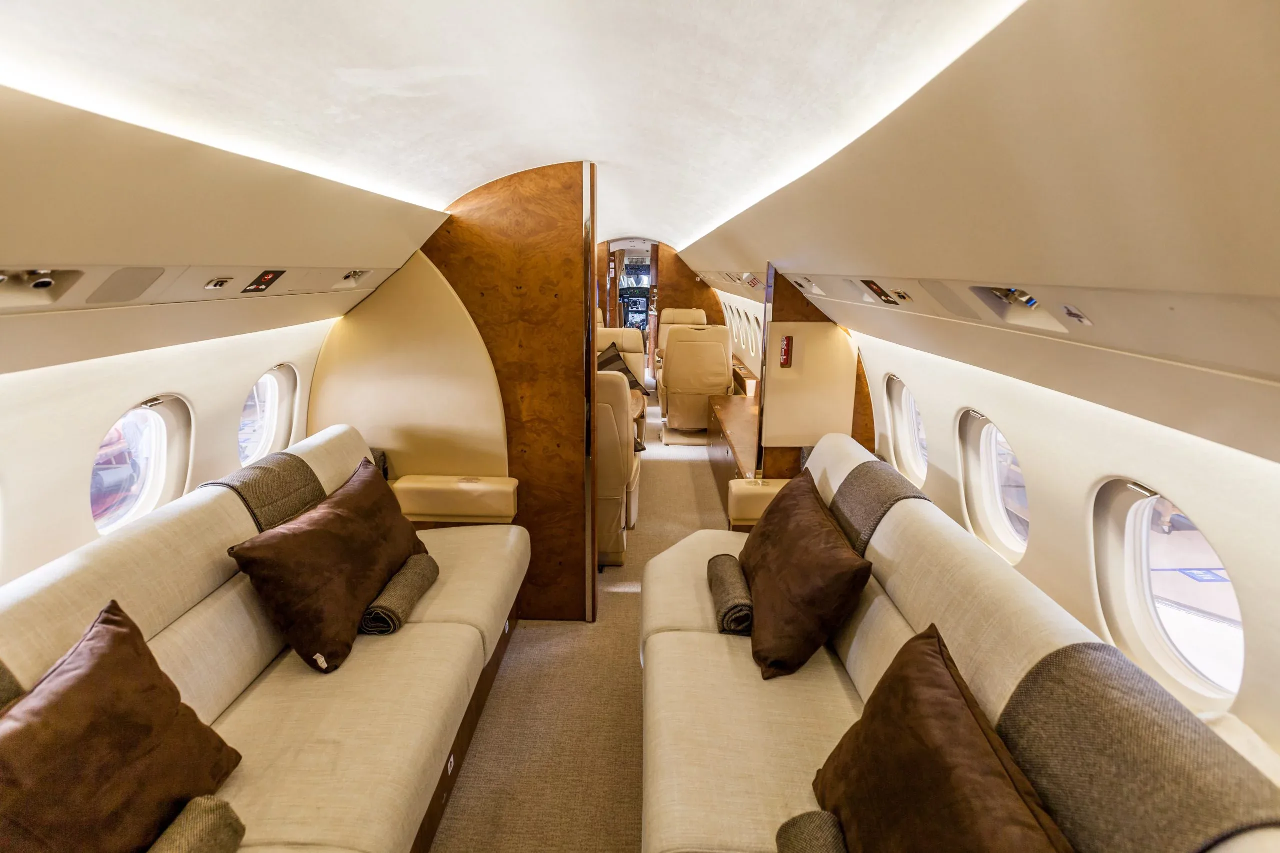 Cabin interior of a 2011 Dassault FALCON 900EXY (°2011) - FLYINGGROUP Official Website.