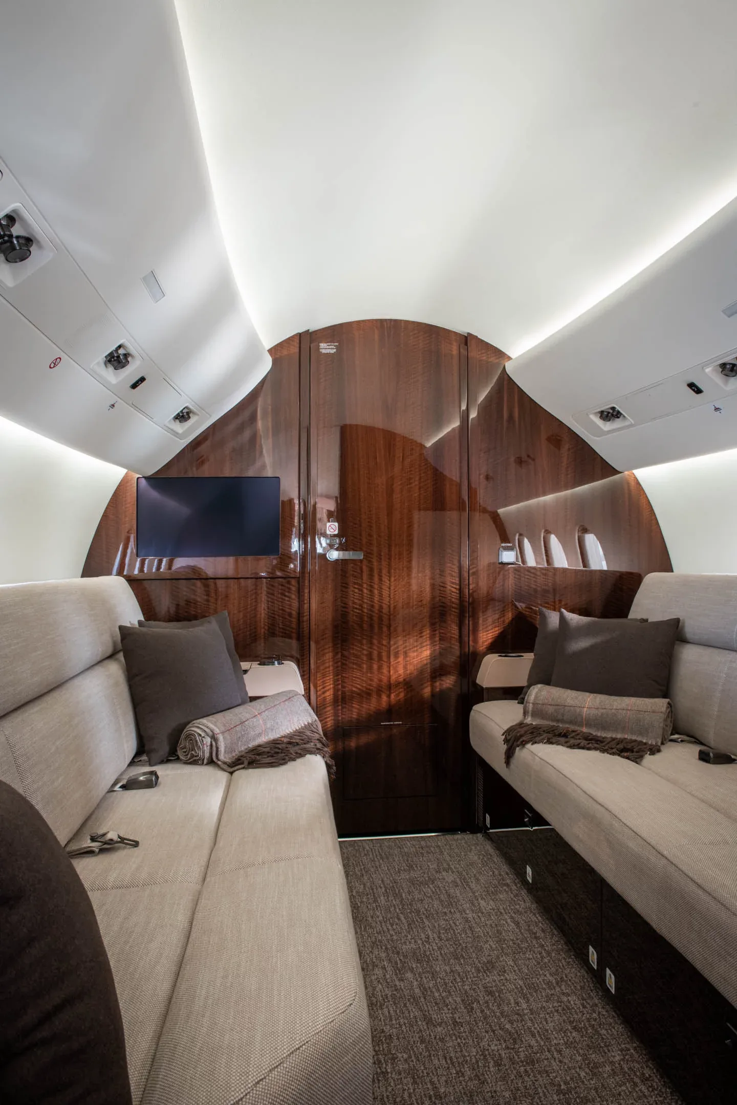 Cabin interior of a 2023 Dassault FALCON 900LX EASy II (°2023) - FLYINGGROUP Official Website.