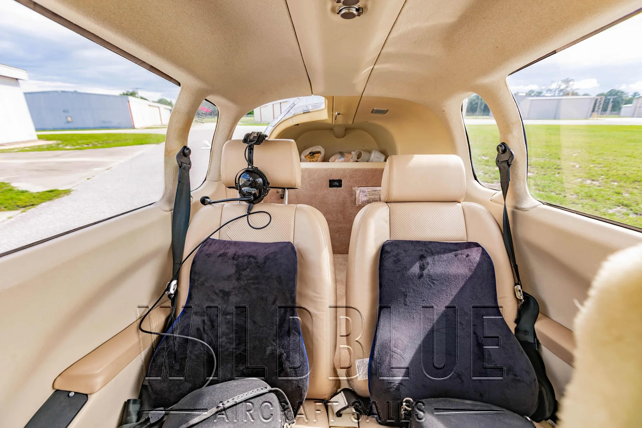 Cabin interior of a 2000 Mooney M20M Bravo.