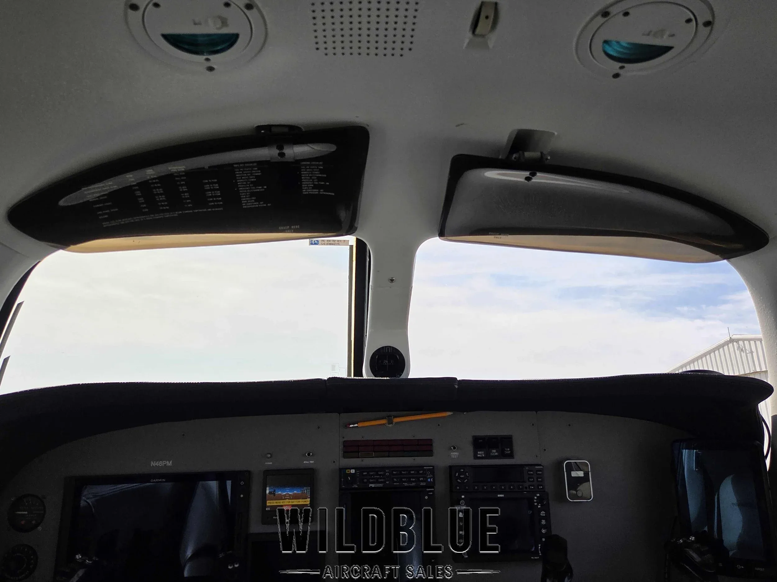 Cockpit and instrument panel of a 1989 Piper Malibu Mirage.