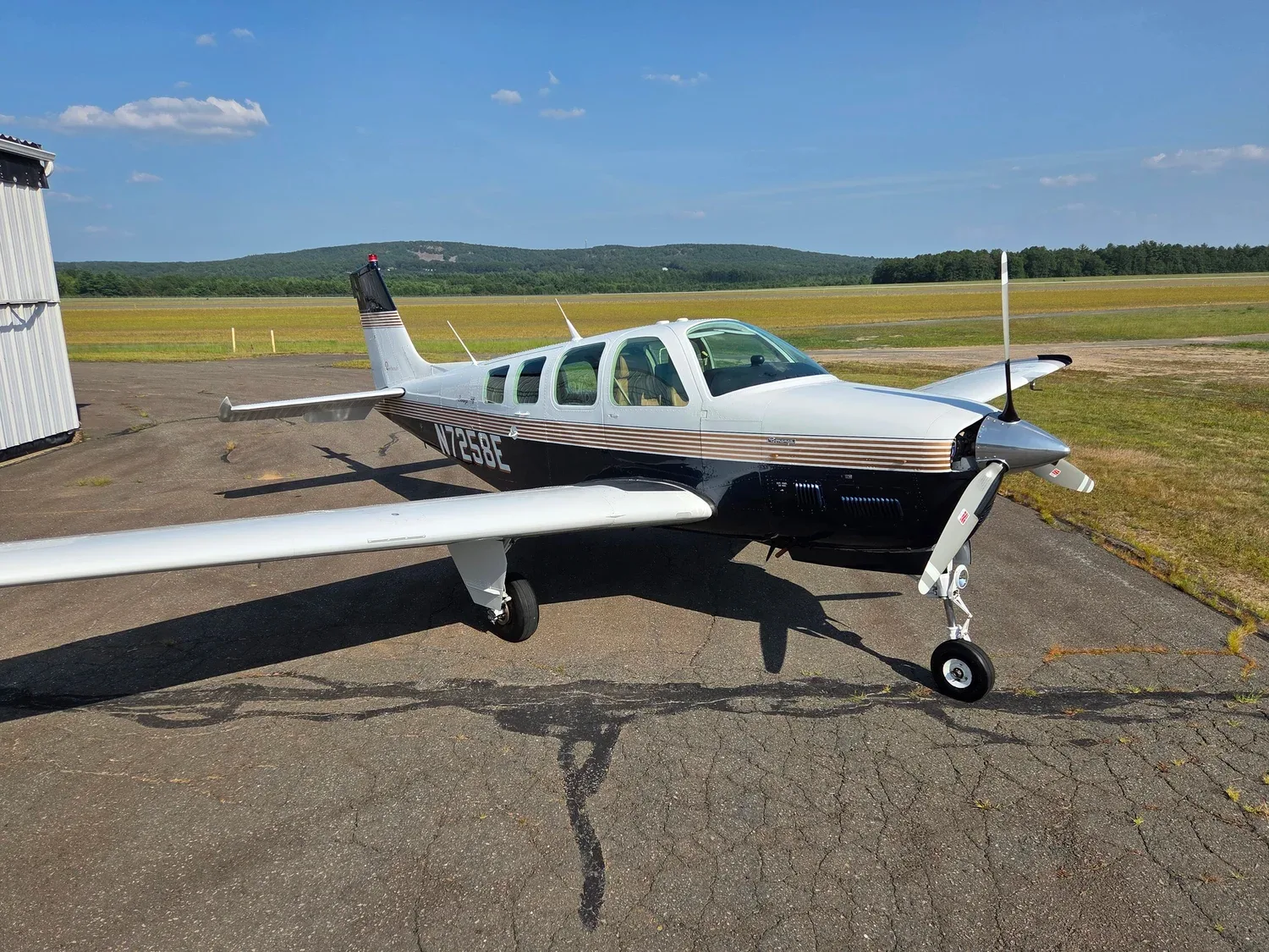 Exterior view of a 1986 Beech B36TC.