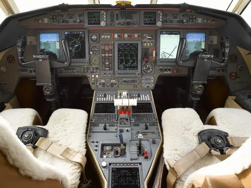 Cockpit and instrument panel of a 1999 Dassault Falcon 900EX Sn 41.