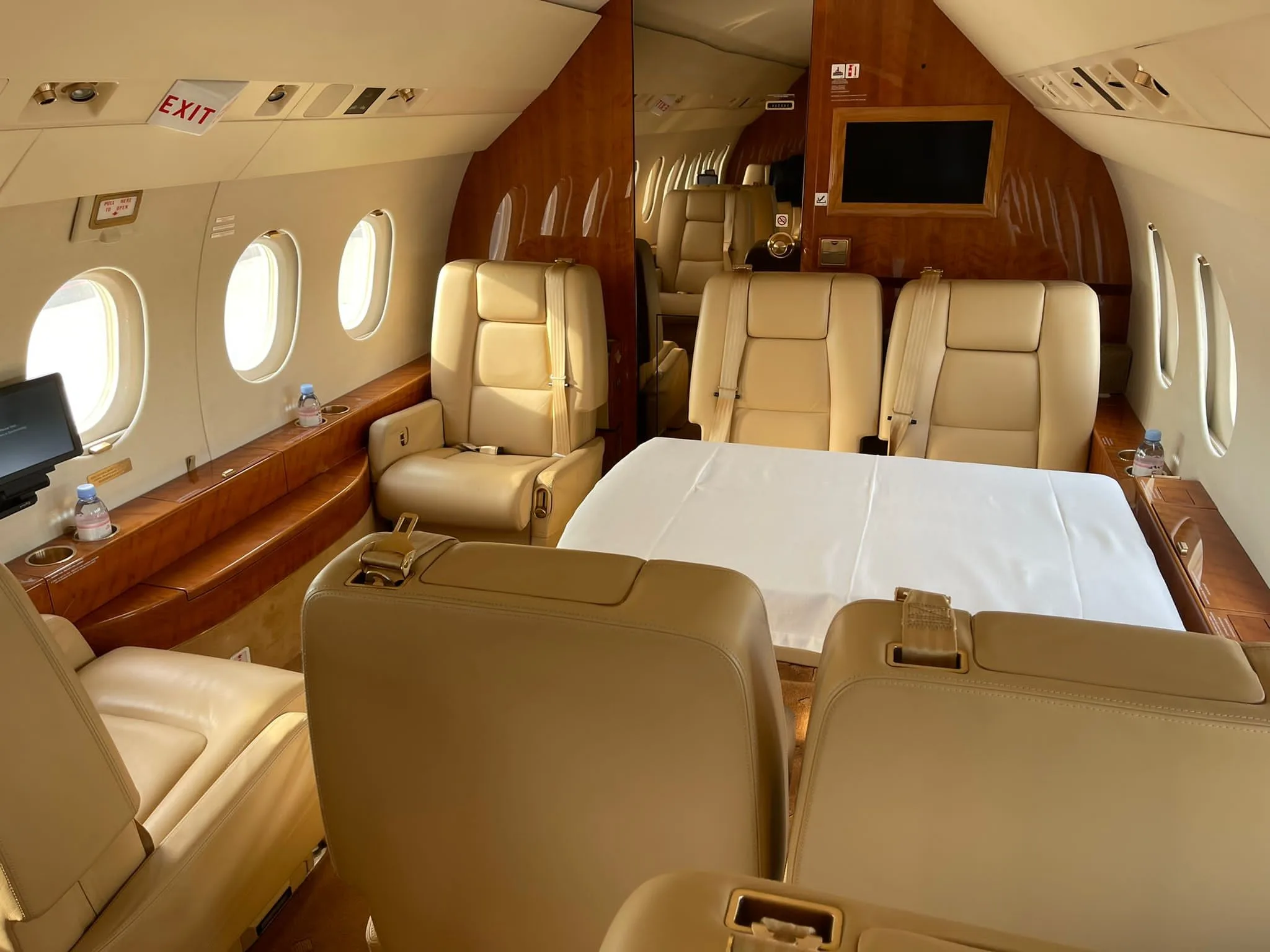 Cabin interior of a 2007 Dassault Falcon 2000EX EASy.
