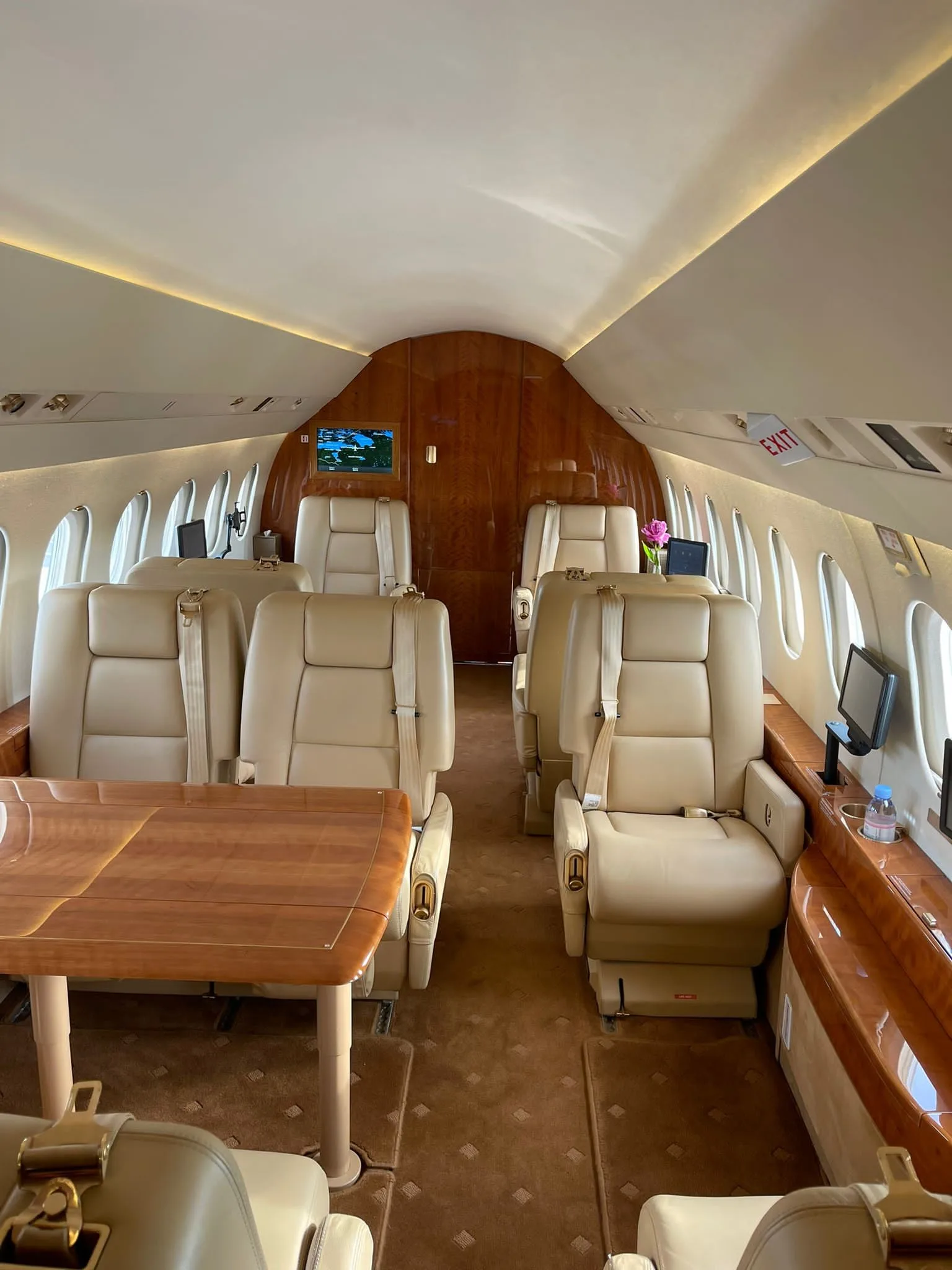 Cabin interior of a 2007 Dassault Falcon 2000EX EASy.