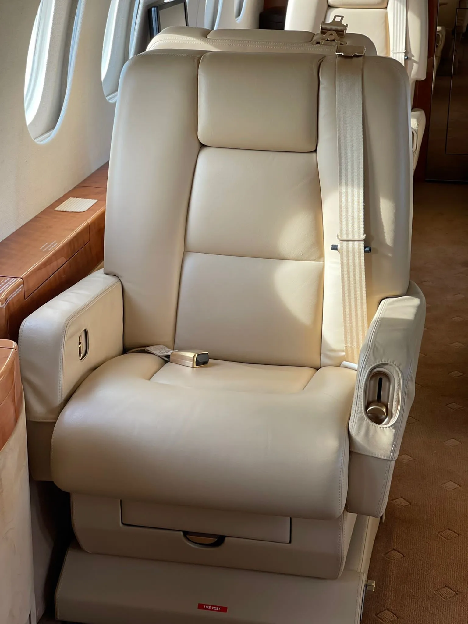 Cabin interior of a 2007 Dassault Falcon 2000EX EASy.