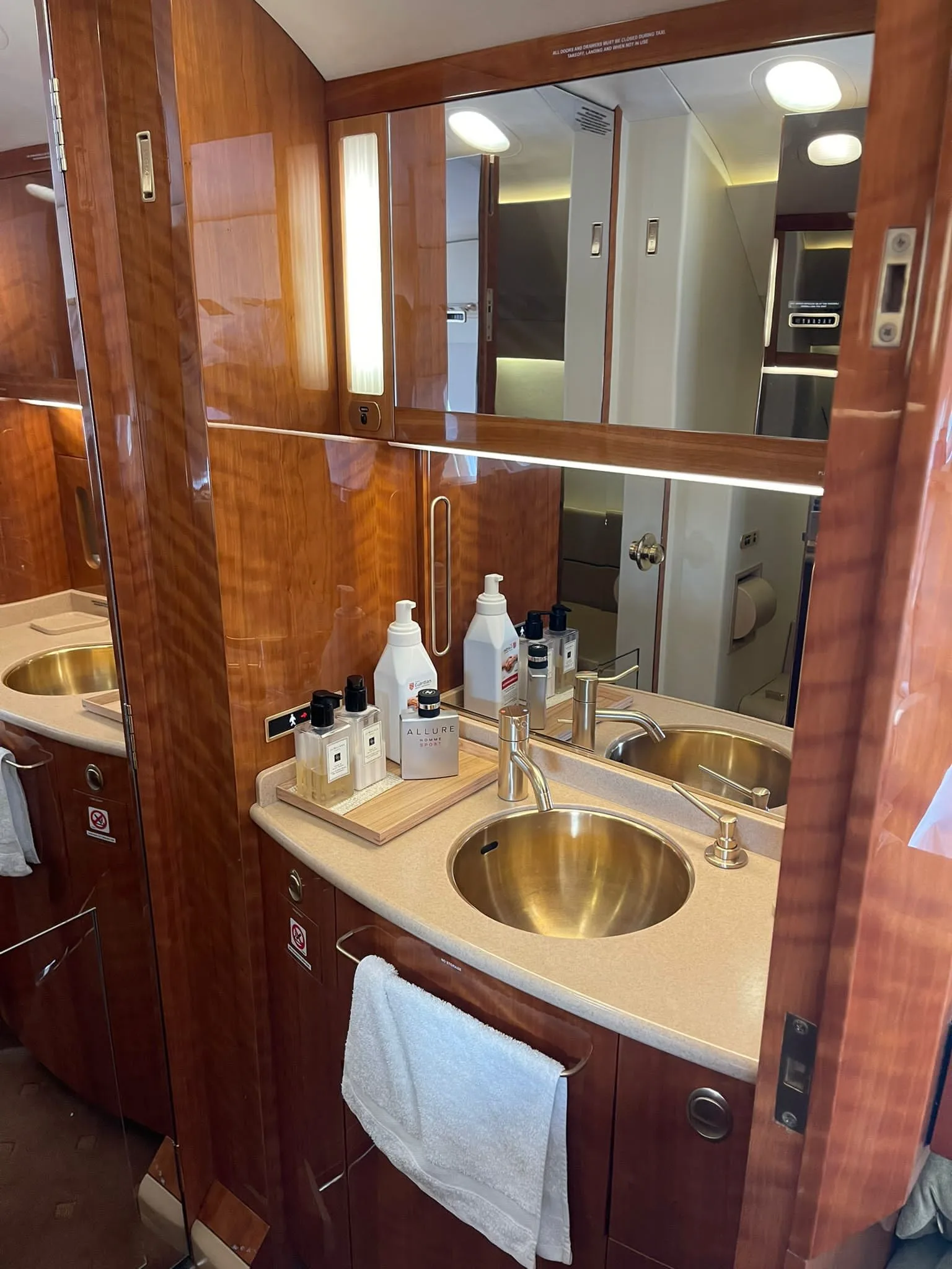 Cabin interior of a 2007 Dassault Falcon 2000EX EASy.