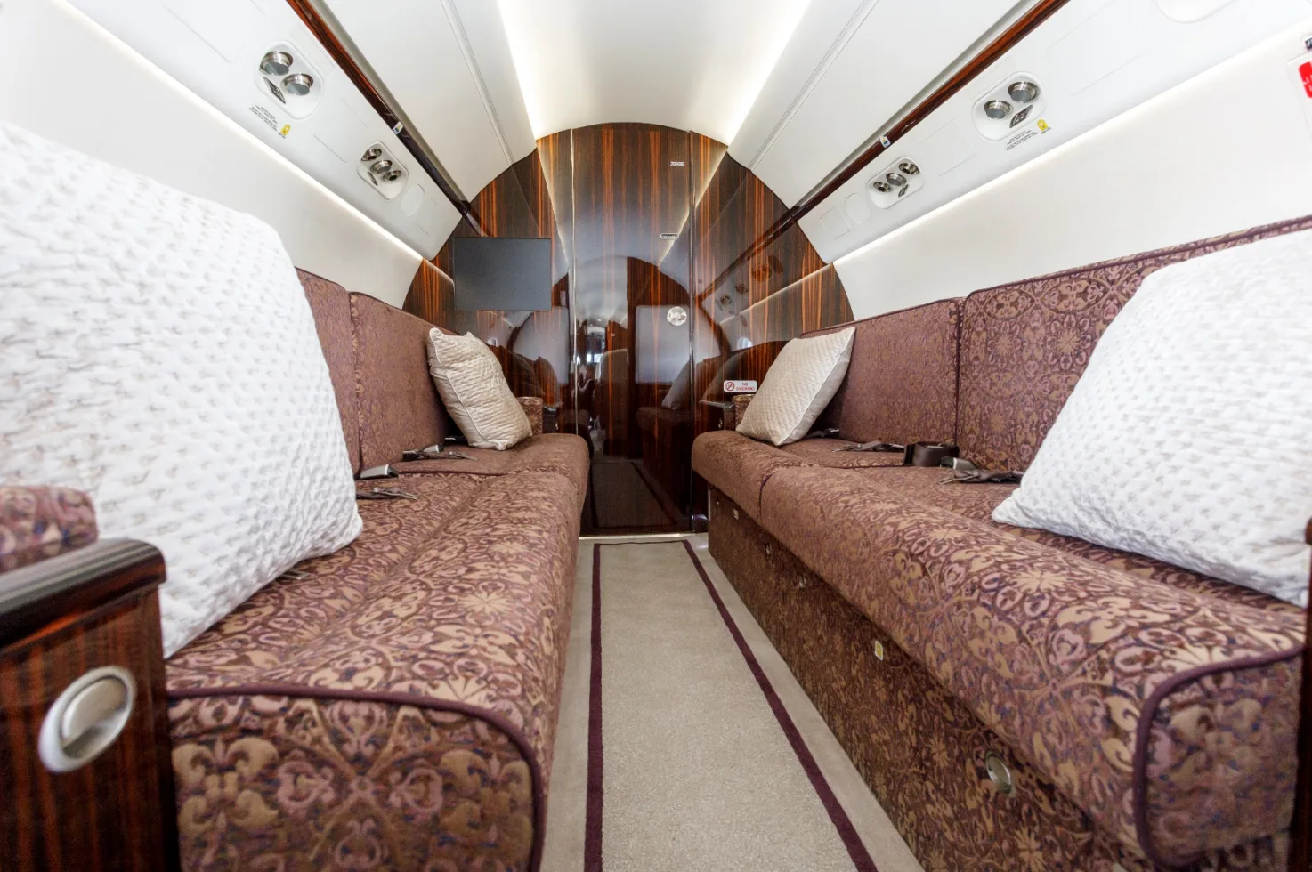 Cabin interior of a 2008 Gulfstream G450.