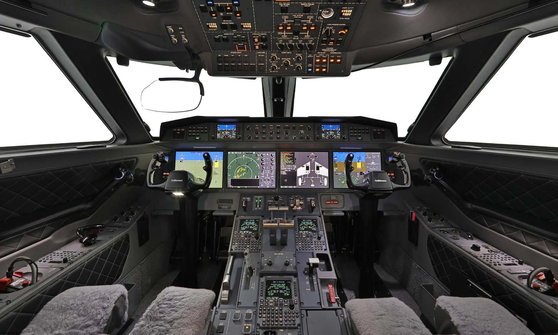 Cockpit and instrument panel of a 2014 Gulfstream G650 6085.