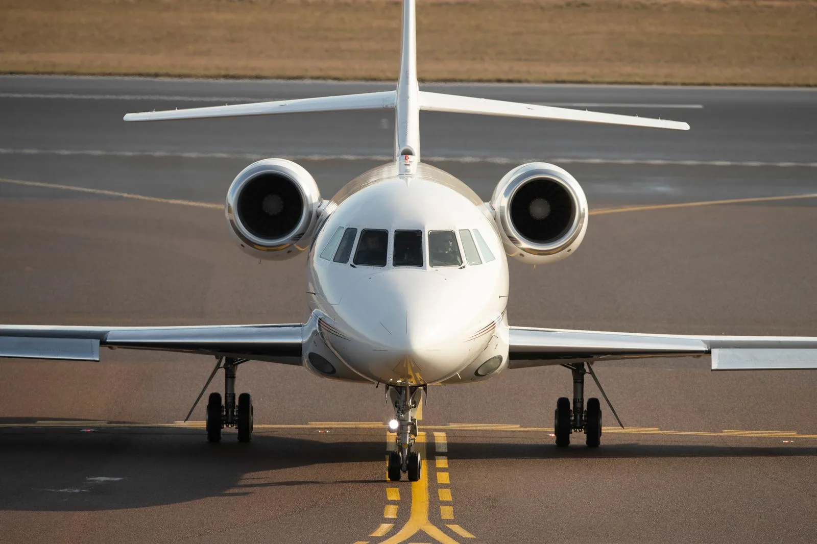 Exterior view of a 2016 Dassault Falcon 2000LXS.