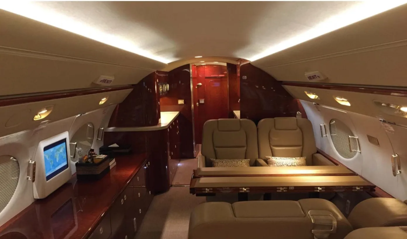 Cabin interior of a 2007 Gulfstream G450.