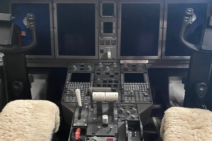 Cockpit and instrument panel of a Bombardier Challenger 300 – 20399.