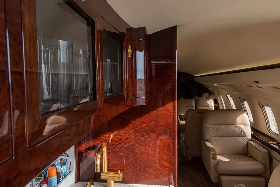 Cabin interior of a Bombardier Challenger 605 – 5755.