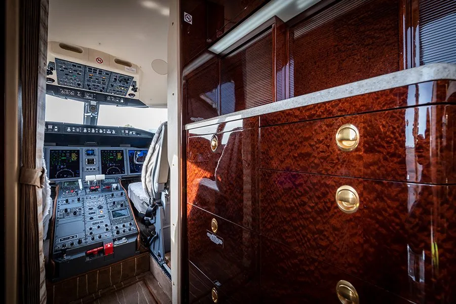 Cabin interior of a Bombardier Challenger 605 – 5755.