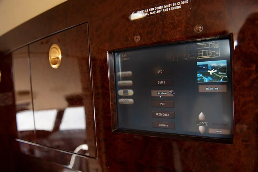 Avionics suite of a Bombardier Challenger 605 – 5755.