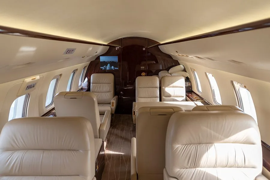 Cabin interior of a Bombardier Challenger 605 – 5755.