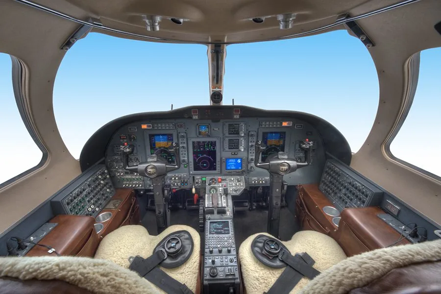 Cockpit and instrument panel of a Cessna Citation CJ1+ – 0607.