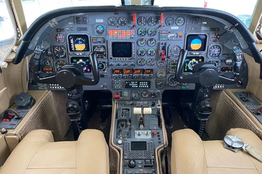 Cockpit and instrument panel of a Dassault Falcon 100 – 0216.