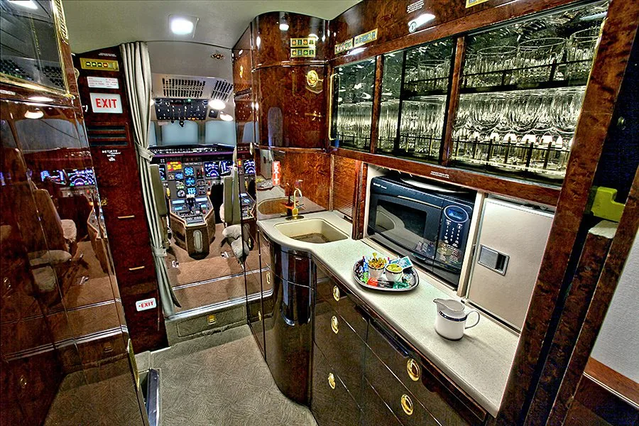 Cabin interior of a 2000 Dassault Falcon 2000 – 0122.