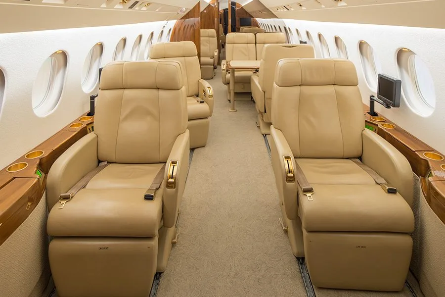 Cabin interior of a Dassault Falcon 900DX – 0620.