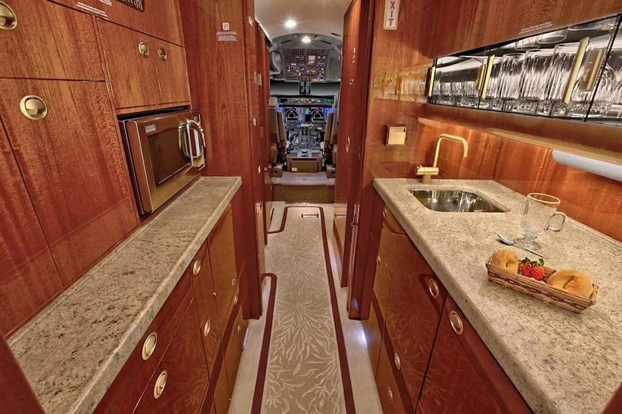 Cabin interior of a Gulfstream G450 – 4087.