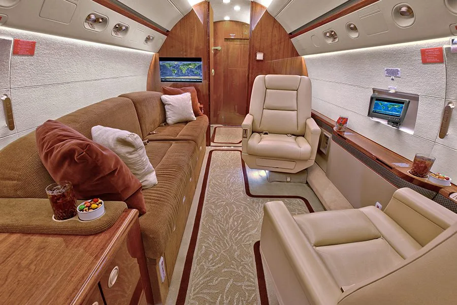 Cabin interior of a Gulfstream G450 – 4087.