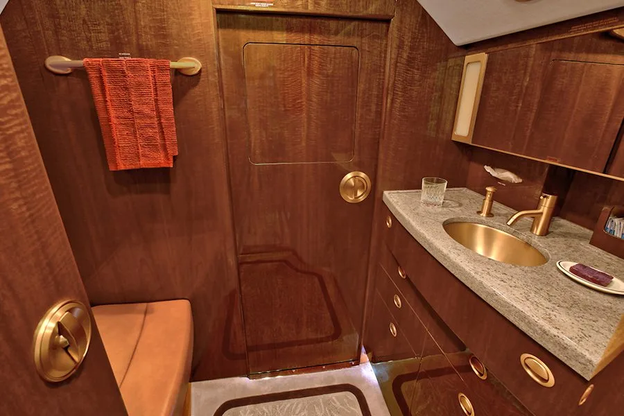 Cabin interior of a Gulfstream G450 – 4087.