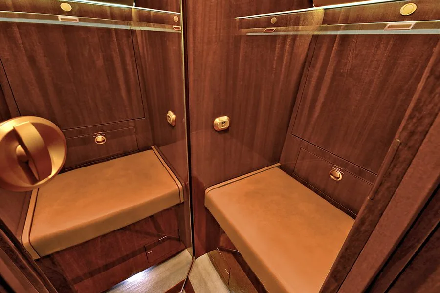 Cabin interior of a Gulfstream G450 – 4087.