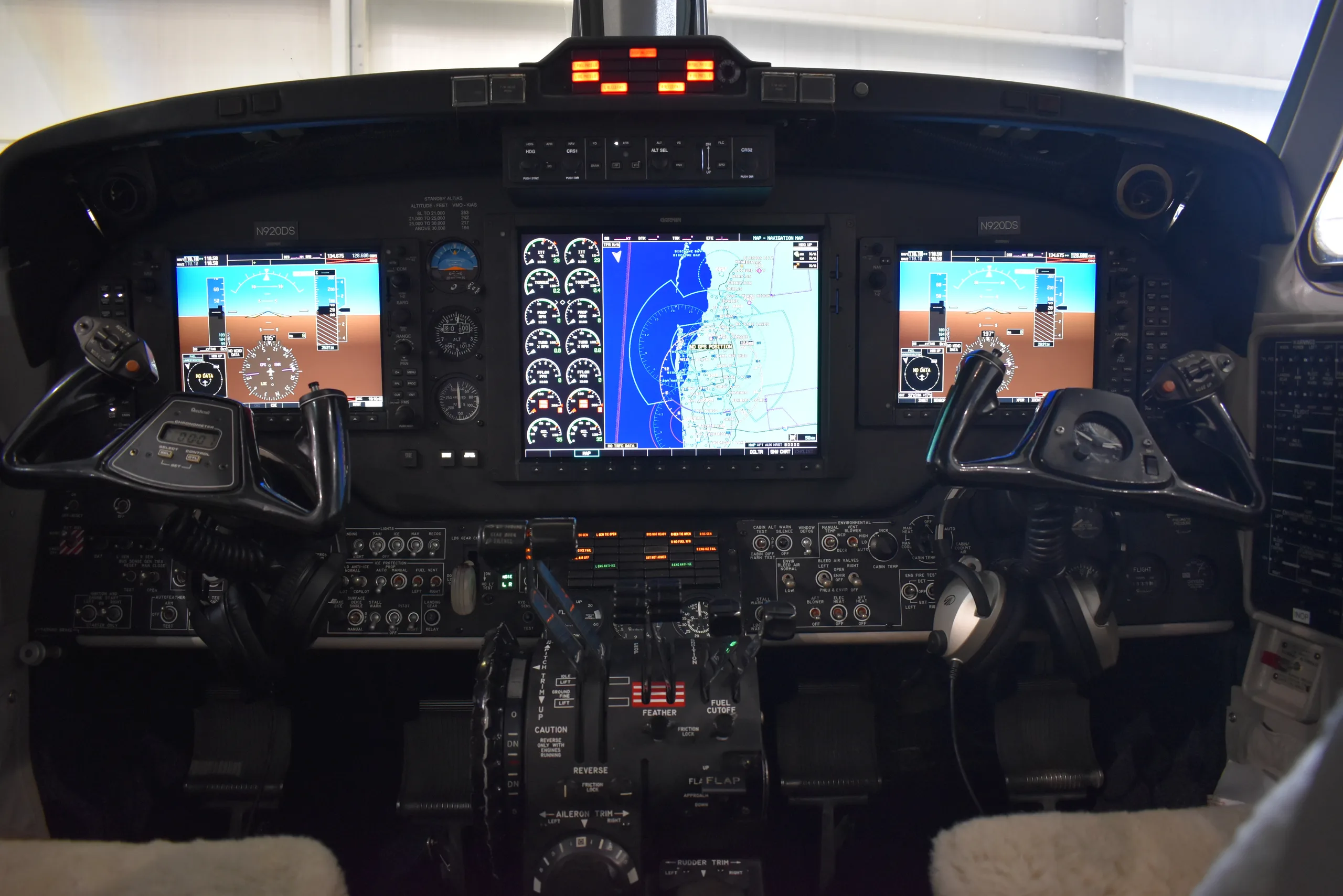 Cockpit and instrument panel of a 1999 Beechcraft King Air 350.