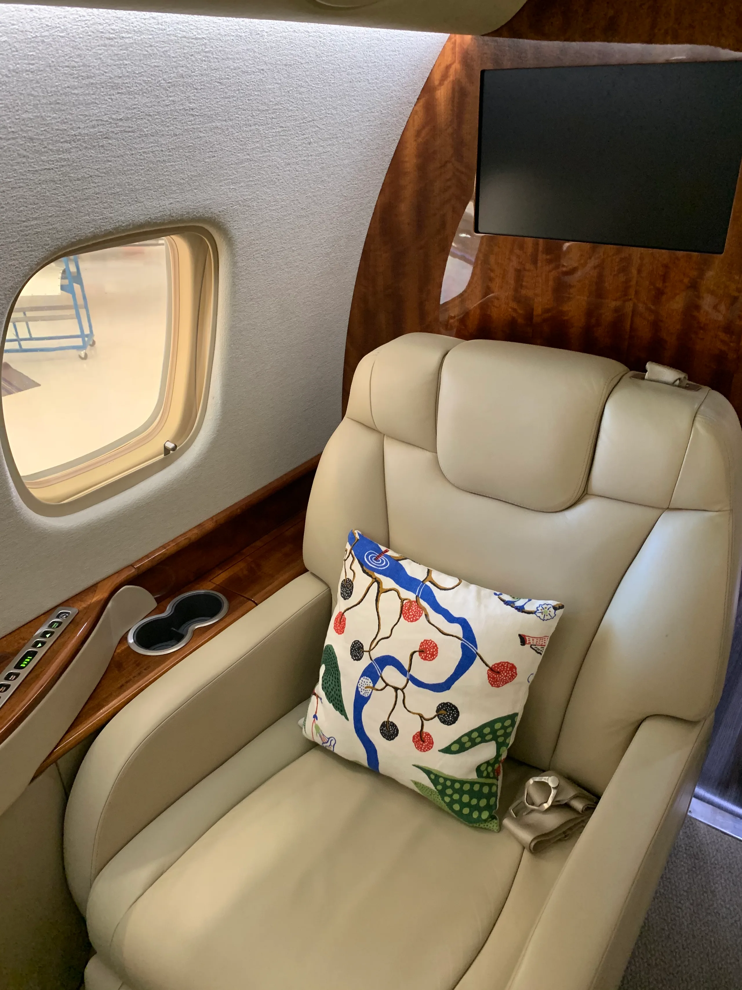 Cabin interior of a 2008 Embraer Legacy 600.