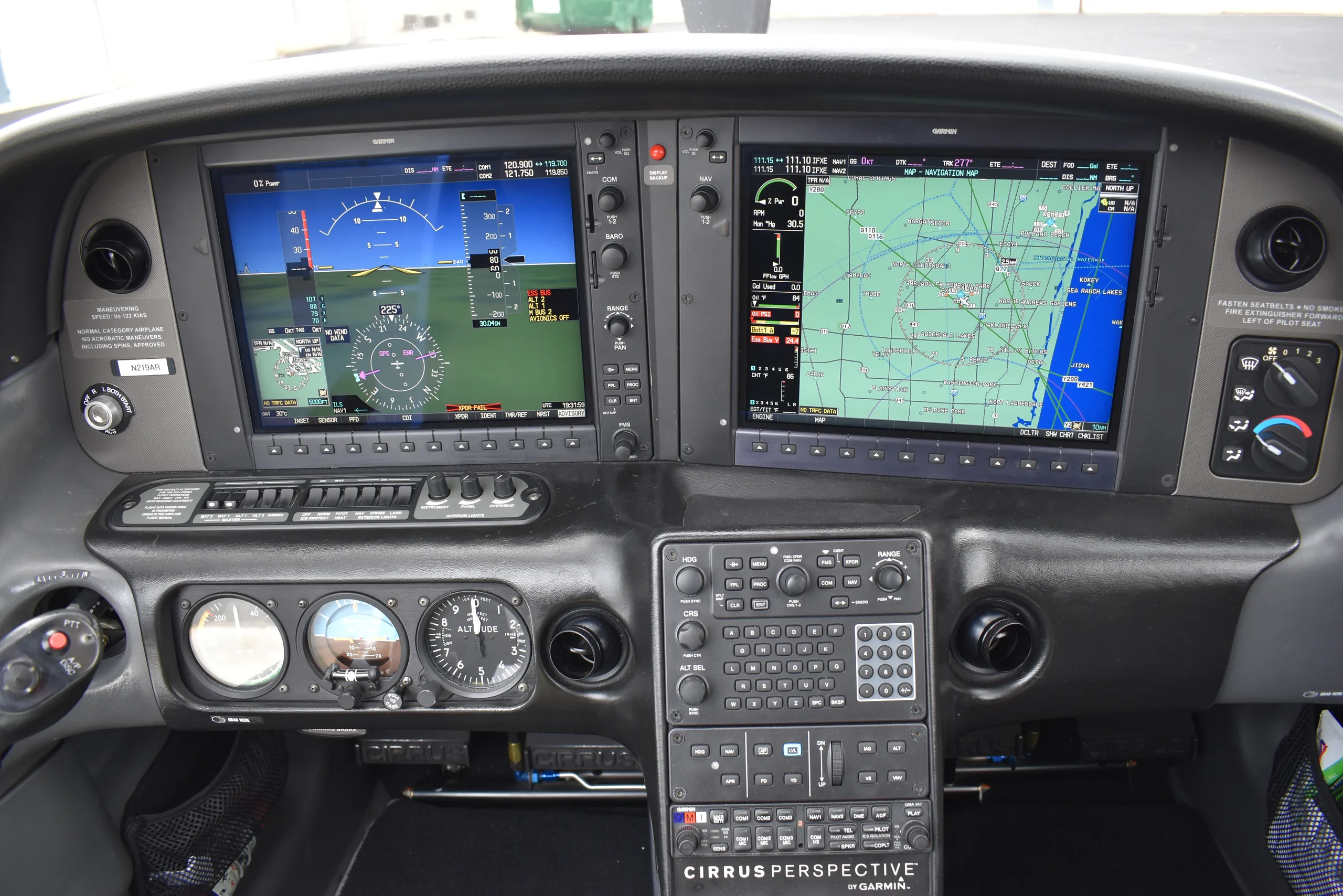 Avionics suite of a 2009 Cirrus SR22T G3 GTS.