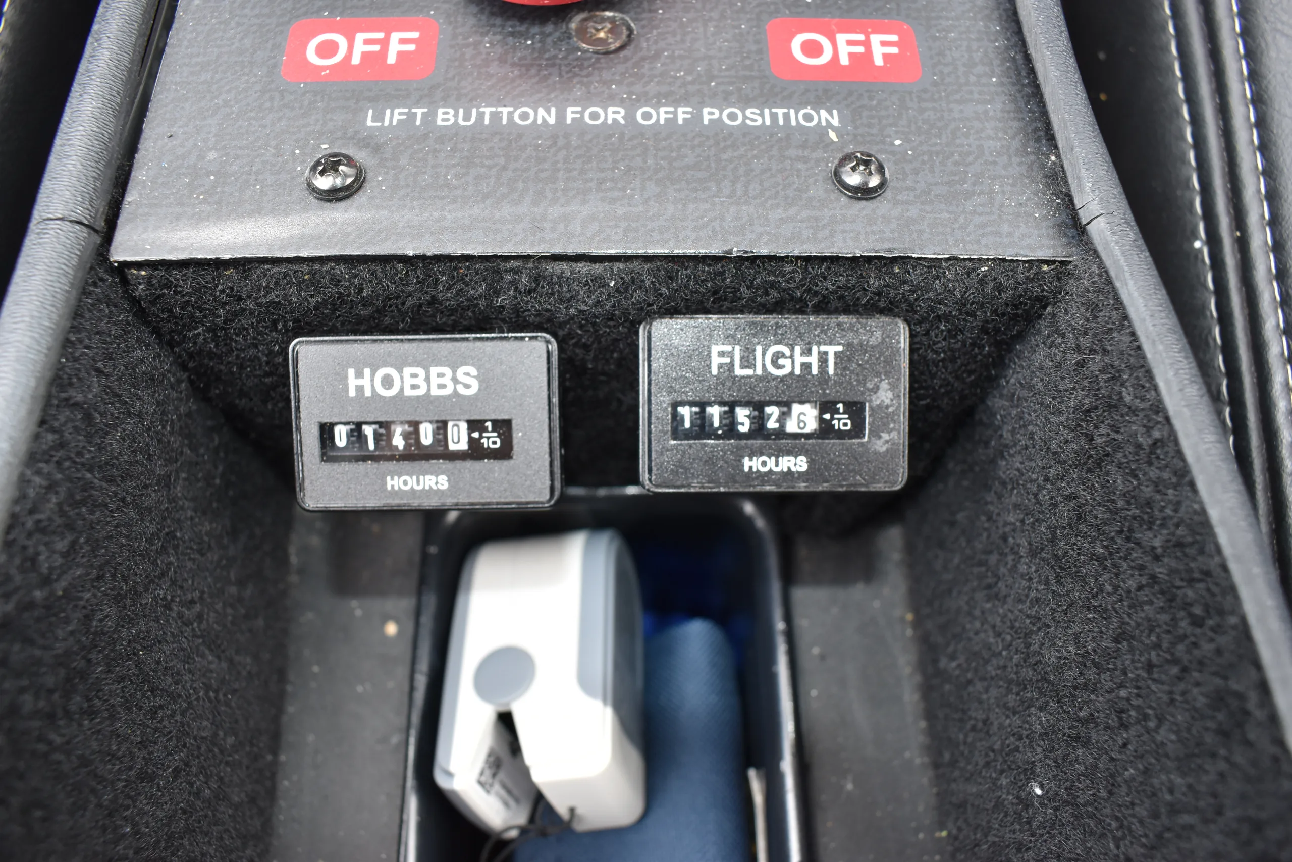 Cockpit and instrument panel of a 2009 Cirrus SR22T G3 GTS.