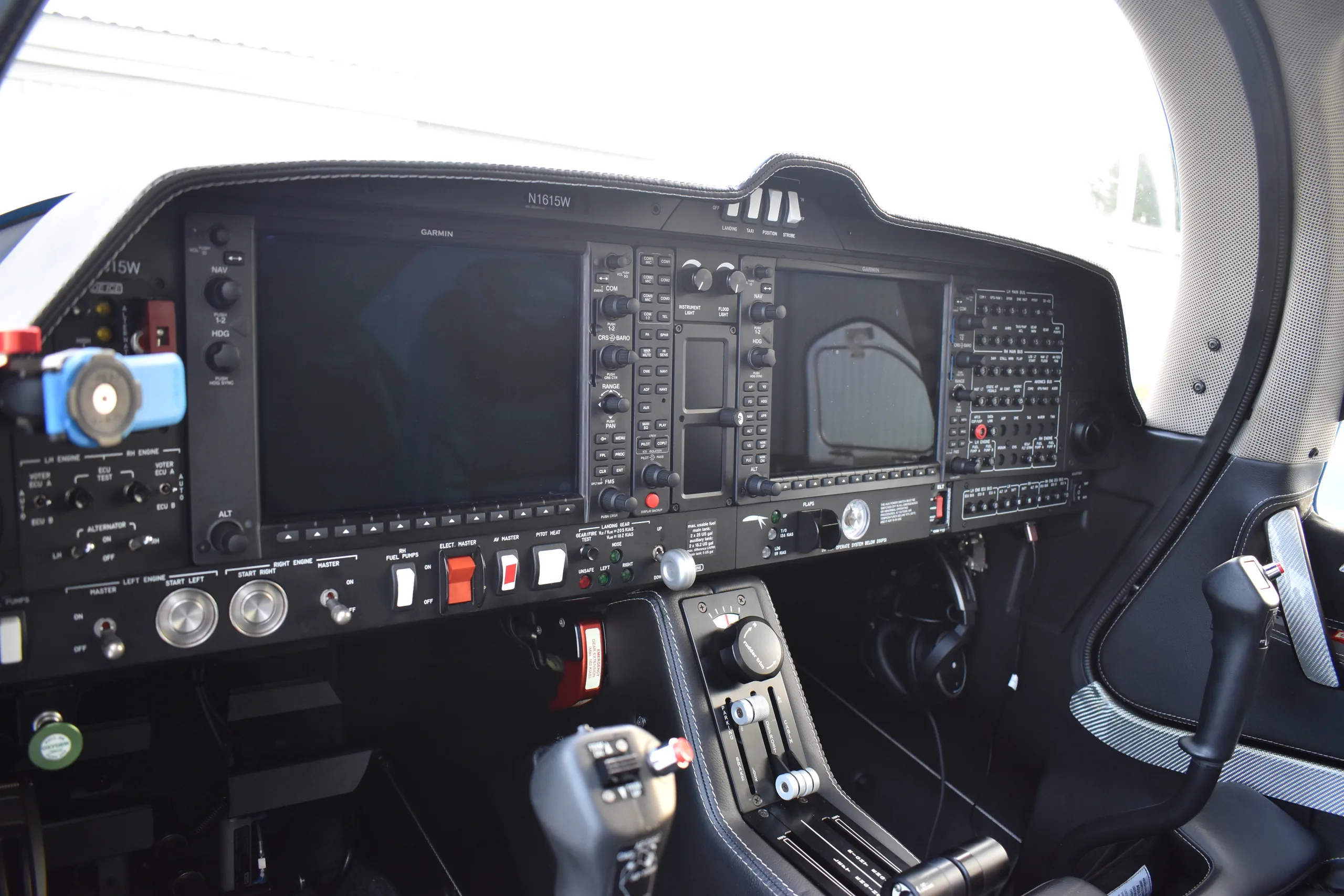 Cockpit and instrument panel of a 2018 Diamond.