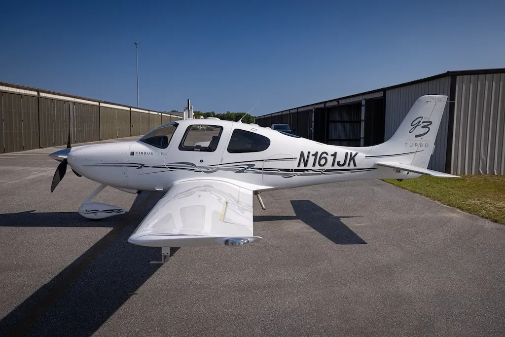 Exterior view of a 2007 Cirrus SR22, N161JK.