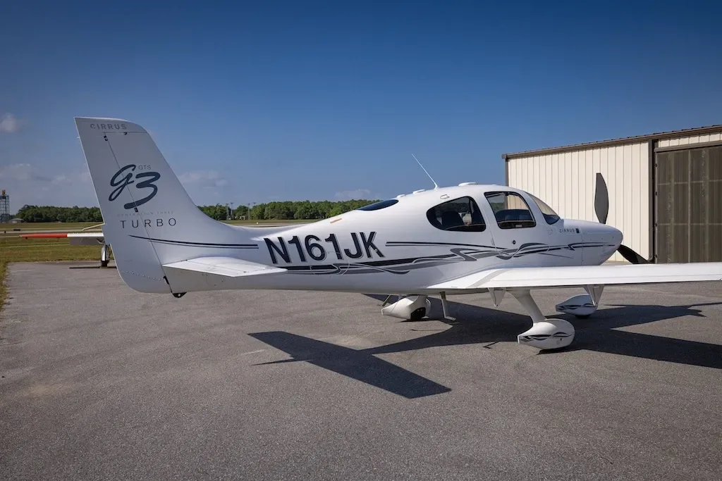 Exterior view of a 2007 Cirrus SR22, N161JK.